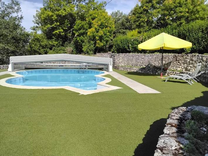 Location de vacances pour 2 personnes, avec terrasse ainsi que piscine et jardin à Roquecor - 2