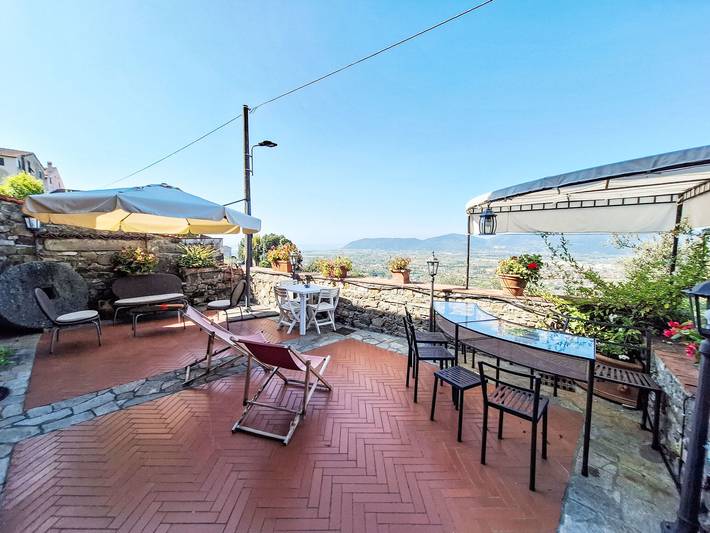 Ferienwohnung für 4 Personen, mit Terrasse und Garten in Castelnuovo Magra