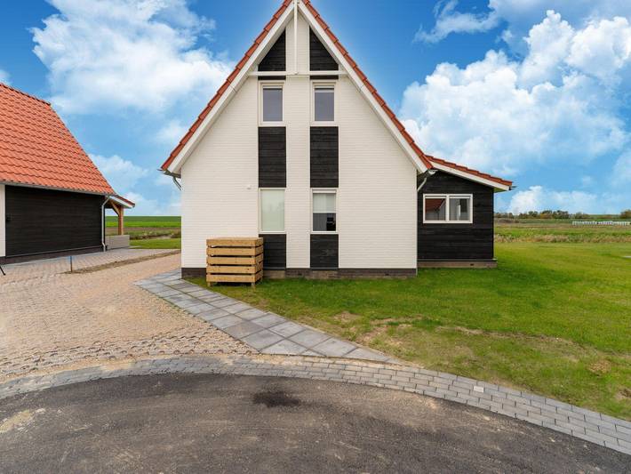 Vacation rental for 8 people, with terrace and yard, kid friendly in Zeeland
