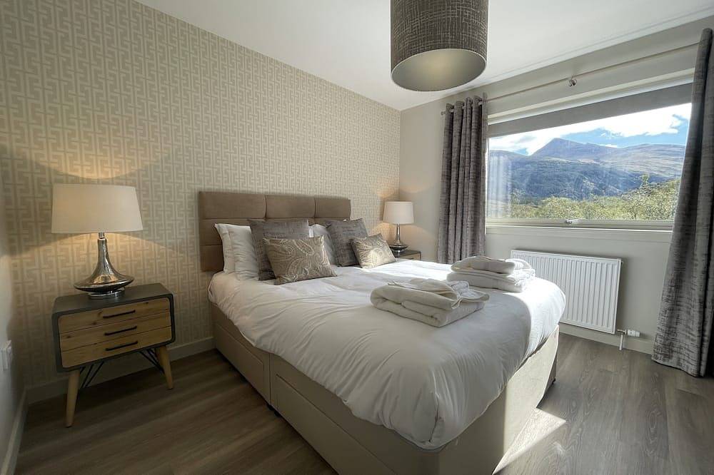 Luxury lodge with hot tub in Argyll & Bute