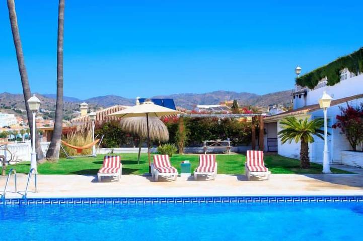 Ferienhaus für 8 Personen, mit Terrasse und Garten sowie Pool