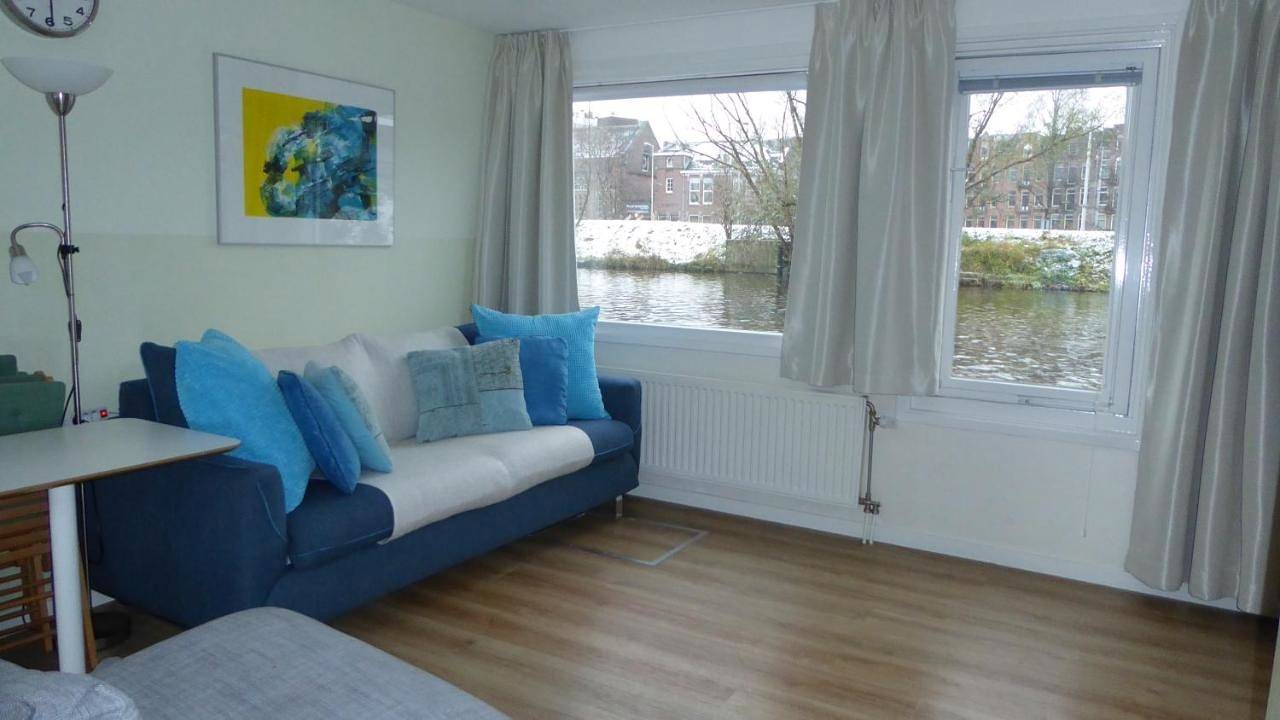Geheel appartement, Houseboat In The Center, 5 min walk to Tropical Museum, Free Wifi! in Amsterdam Oost, Nederlandse kust