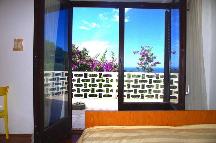 Holiday home for 7 people, with view and garden as well as terrace in Lun