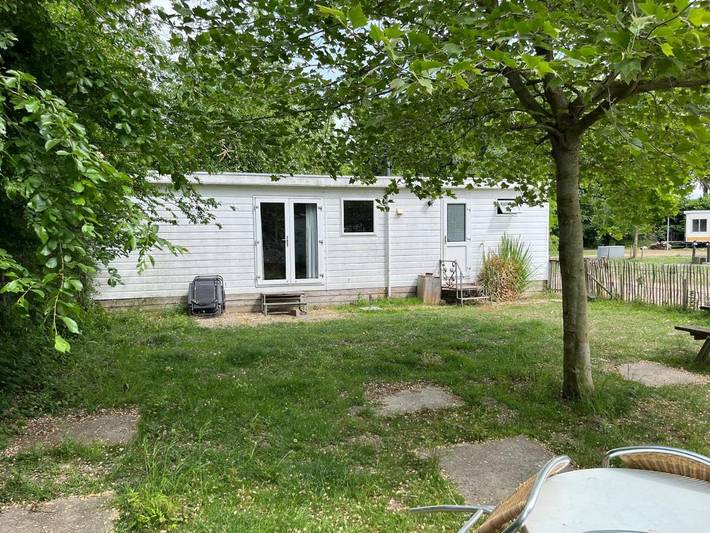 Vakantiepark voor 2 personen, with Terras and Tuin as well as Uitzicht in Zeeuws-Vlaanderen