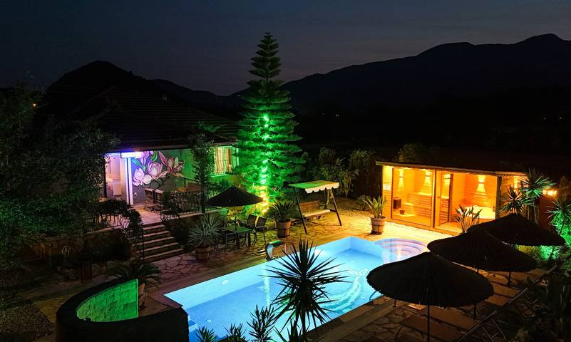 Chalet para 8 personas, con jacuzzi además de piscina y jardín, Se admiten mascotas - 1