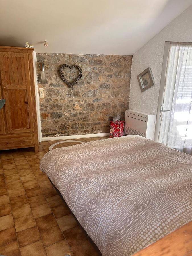 Chambre en bordure d'Aveyron in Saint-Antonin-Noble-Val, Quercy