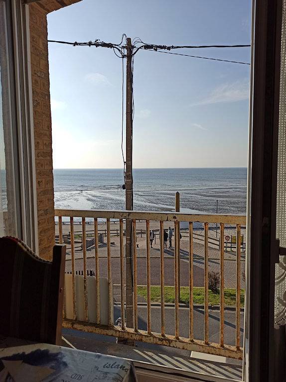 Appartement entier, 14.1* Appt 1er étage - Villa Joyeuse 2* face mer- parking privé in Ault, Région d'Abbeville