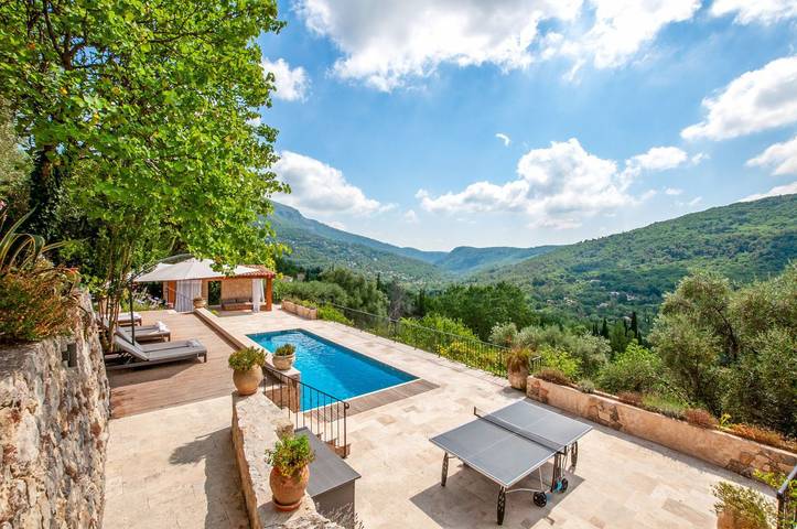 Location de vacances pour 14 personnes, avec jardin et terrasse à Le Bar-sur-Loup