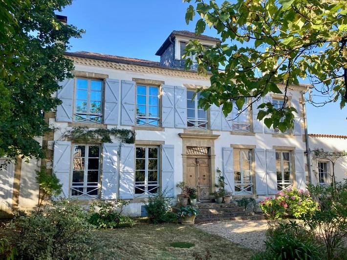 Location de vacances pour 10 personnes, avec Terrasse ainsi que Jardin et Vue à Miélan