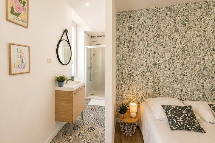 Entire apartment, Charming, quiet one-bedroom apartment with private in Angoulême, Charente