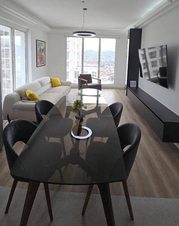 Gîte pour 4 personnes, avec sauna et vue ainsi que balcon et piscine à Skopje