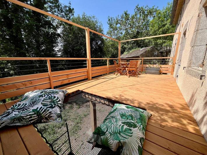 Location de vacances pour 5 personnes, avec vue et jardin, adapté aux familles à Le Bez