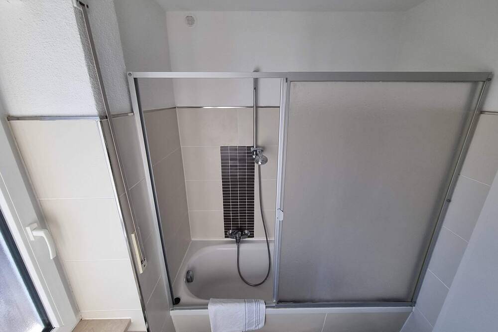 Ganze Wohnung, Ferienwohnung am Starnberger See\nim Ortszentrum, wenige Minuten vom See entfernt in Seeshaupt, Starnberger See