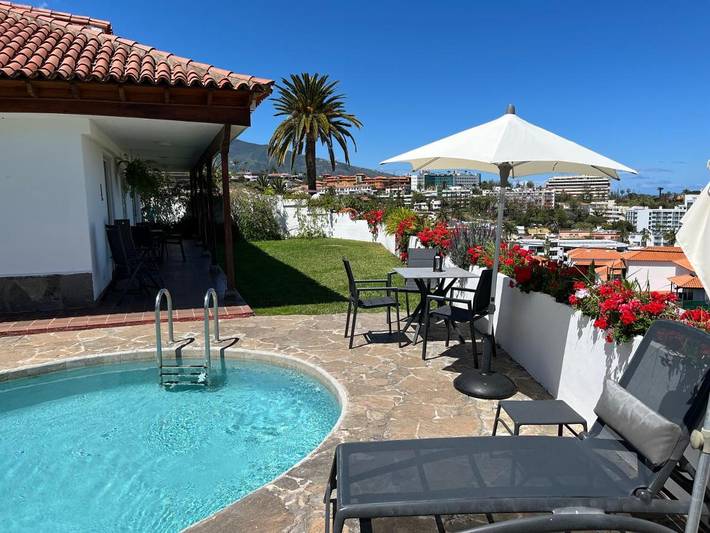 Ferienhaus für 10 Personen, mit Ausblick und Pool sowie Garten