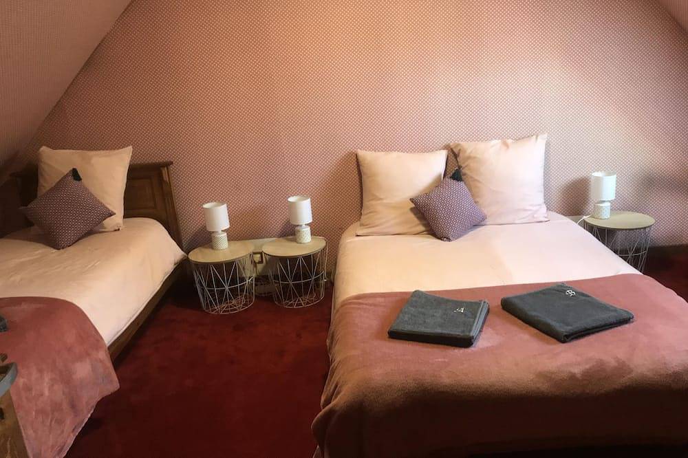 Maison de 200m² dans ancien corps de ferme rénové, pierres et poutres apparentes in Notre-Dame-des-Flots, Région de Bayeux