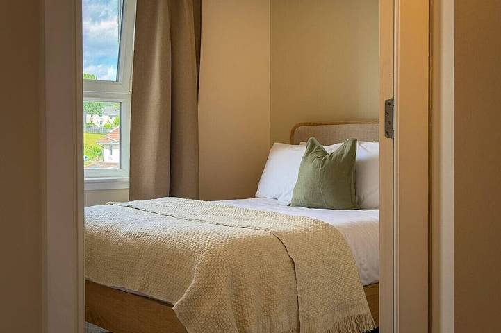 Ganze Wohnung, Stunning 2 Bed, 2 Bath Apartment with Parking in West Dunbartonshire