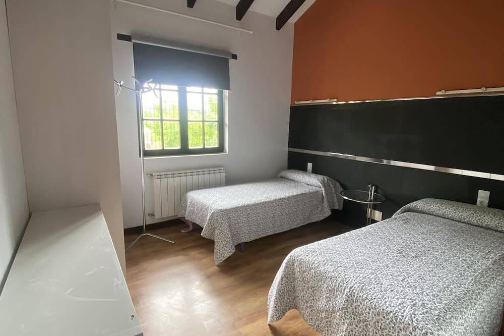 Entire apartment, Beautiful flat with large garden in Piélagos, Cantabrian Coast