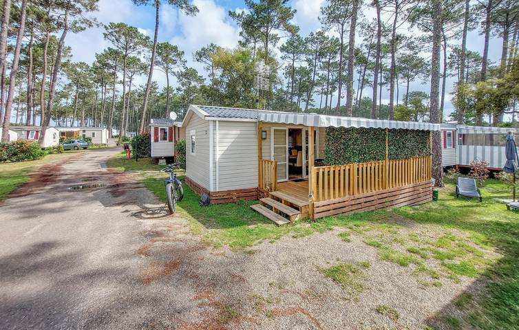 Camping pour 8 personnes à Saint-Julien-en-Born