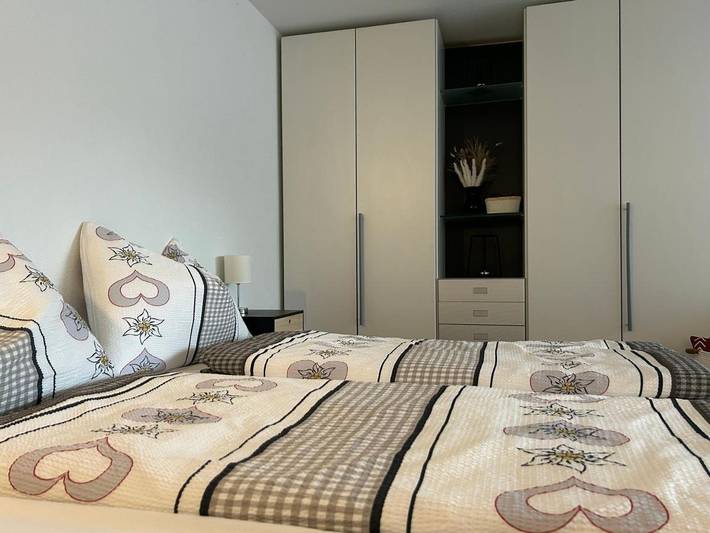 Ferienwohnung für 4 Personen, mit Balkon und Terrasse sowie Garten und Ausblick in Randa - 2