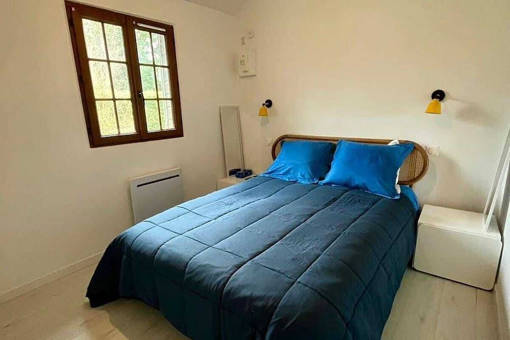 Poppy Seaside, private garden 200m from the sea in Ver-sur-Mer, Côte de Nacre