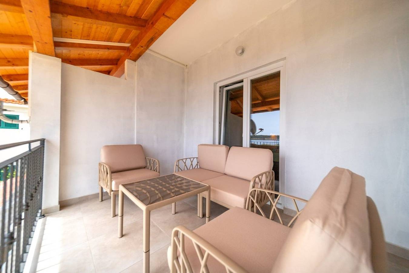 Ganze Wohnung, Ferienwohnung in Barbat mit Meerblick, Balkon, Klimaanlage (660-4) in Barbat na Rabu, Rab