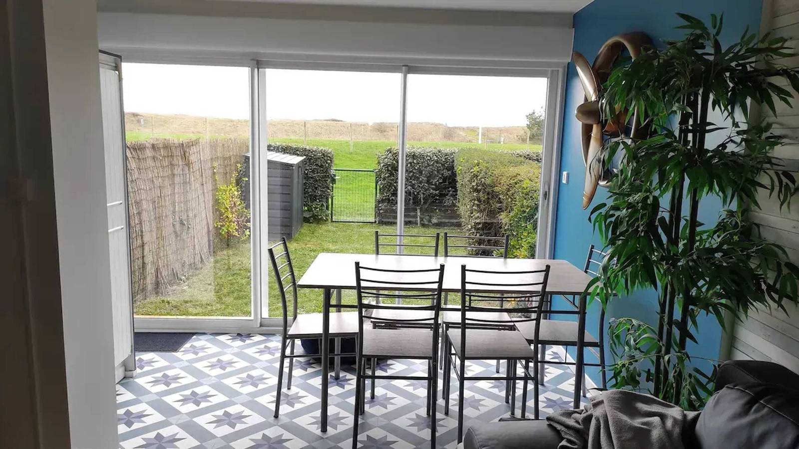 Apartamento entero, Acogedor apartamento en Damgan con vistas al mar 32 m² in Damgan, Côte des Mégalithes