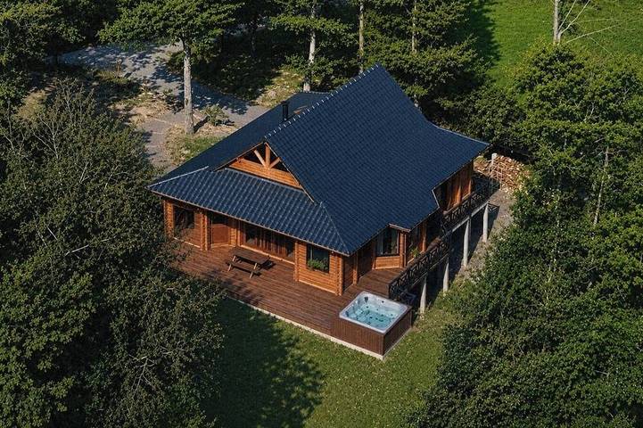 Location de vacances pour 7 personnes, avec jardin et terrasse à Lasseube