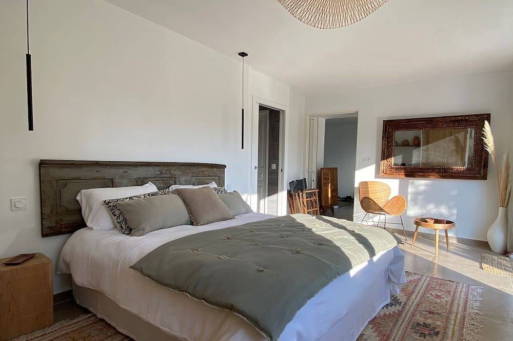 Appartement entier, Appartement  Carpe Diem dans propriété au milieu des vignes. in Orange, Vaucluse