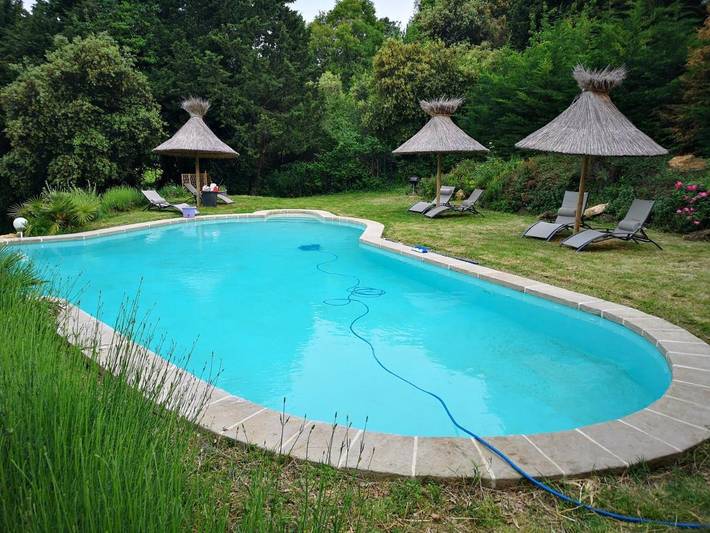 Chalet para 15 personas, con jardín además de piscina y jacuzzi - 1