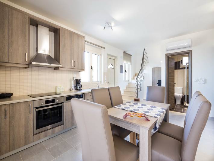 Location de vacances pour 8 personnes, avec balcon ainsi que piscine et jardin, adapté aux familles dans Triopetra - 3