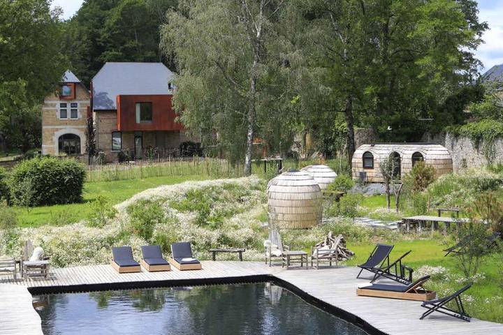 Hôtel pour 3 personnes, avec Jacuzzi et Terrasse ainsi que Jardin et Piscine à Assesse