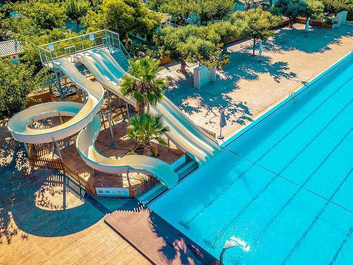 Camping for 4 people, with children pool in Spain