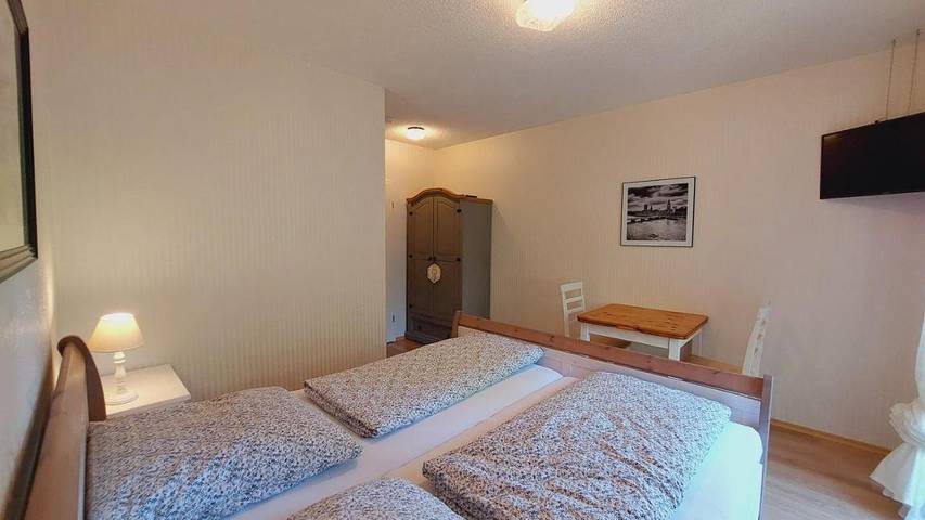 Ferienwohnung für 3 Personen, mit Ausblick und Seeblick sowie Garten, mit Haustier in der Pfalz - 2