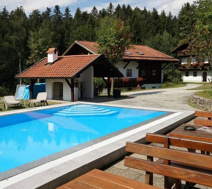 Ferienwohnung für 5 Personen, mit Ausblick und Sauna sowie Pool und Garten in Hauzenberg