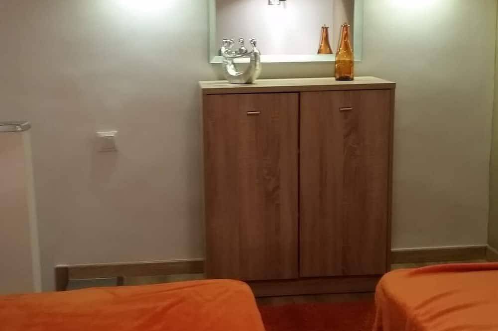 Apartamento entero, Estudio De Naranja Oktogon Andrassy mezzanine Duplexstyle in Budapest, Közép-Magyarország