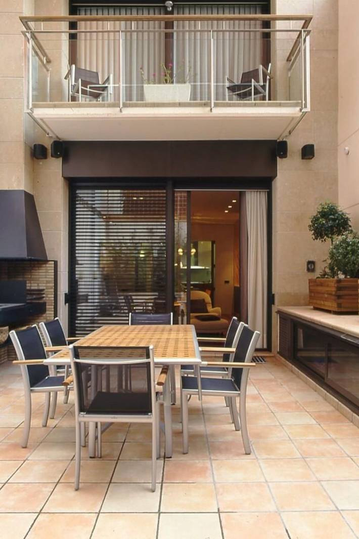 Holiday home for 10 people, with garden and pool as well as terrace, with pets in Barcelona