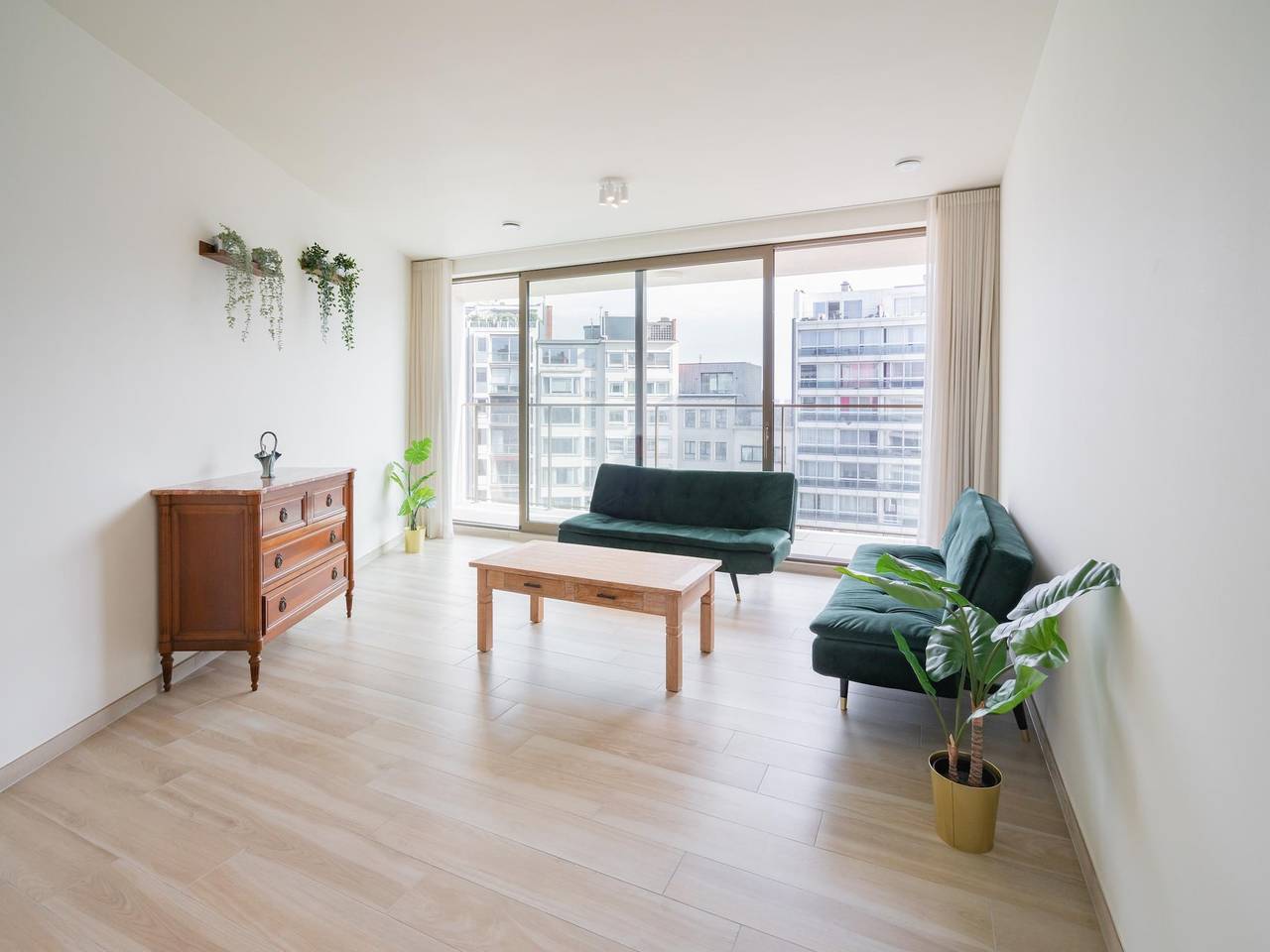 Entire apartment, Exquisite Apartment with Cityview Balcony in Antwerp, Antwerp region