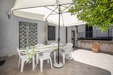 Casa Vacanza per 4 Persone in Rocca di Caprileone, Capri Leone, Foto 1