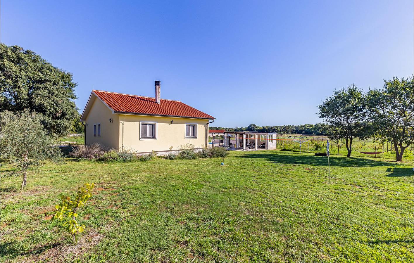 Geräumiges Apartment mit einem Schlafzimmer in der Nähe der Küste, des Pools und des Flughafens Pula in Valtura, Südküste Istrien