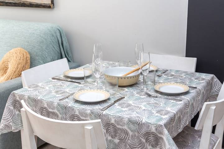 Entire apartment, Cozy Apartment in Cala en Blanes with Pool and Air Conditioning in Cala Blanes, Ciutadella