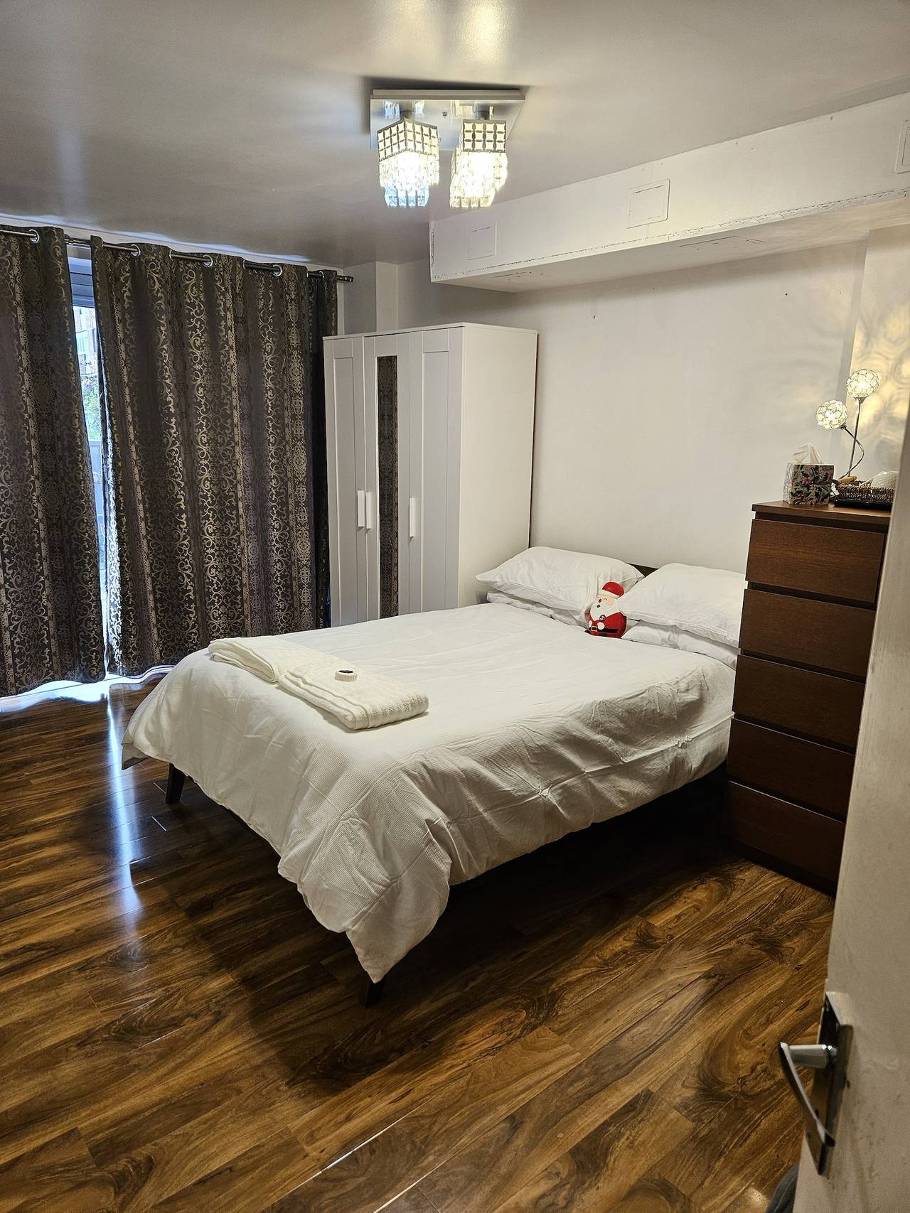 Spacious Retreat with Private Balcony & City Views in Southwark, Λονδίνο