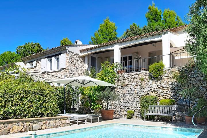 Gîte pour 6 personnes, avec piscine, animaux acceptés à Tourtour