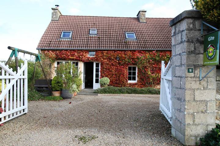 Gîte pour 4 personnes, avec terrasse à Théville