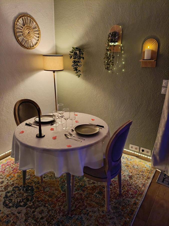 Location de vacances pour 2 personnes, avec vue ainsi que jardin et piscine, animaux acceptés à Castels - 4