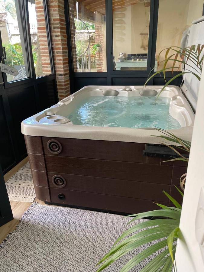 Location de vacances pour 2 personnes, avec piscine ainsi que terrasse et jacuzzi à Noé - 4