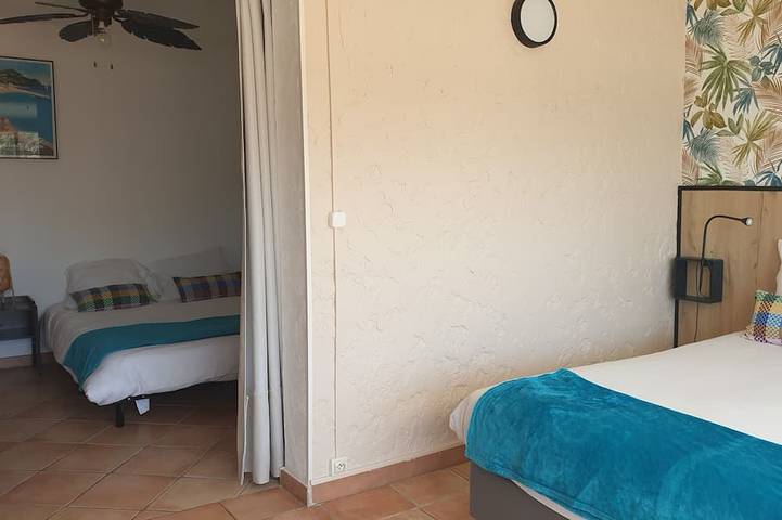 Hôtel pour 3 personnes dans Office De Tourisme De Saint Cyr Sur Mer - 3