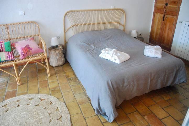 Ganze Wohnung, Studio mit Innen- und Außenküchen, Salzbecken (5X10), Trampolin in Salon-de-Provence, Mittelmeerküste (Frankreich)