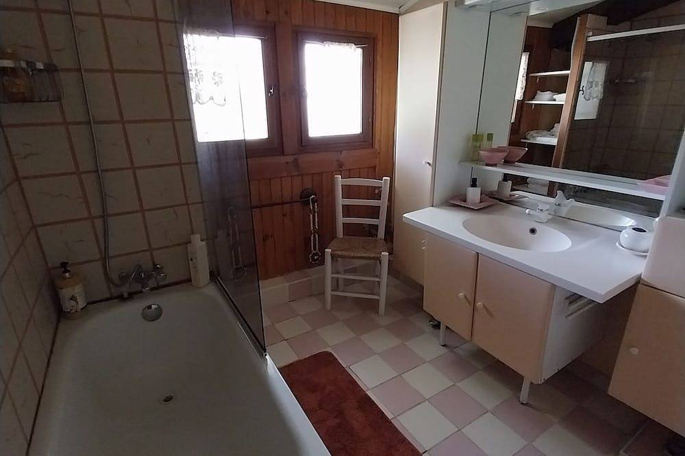 Entire apartment, T2 Aubagne en Provence in Aubagne, Marseille region