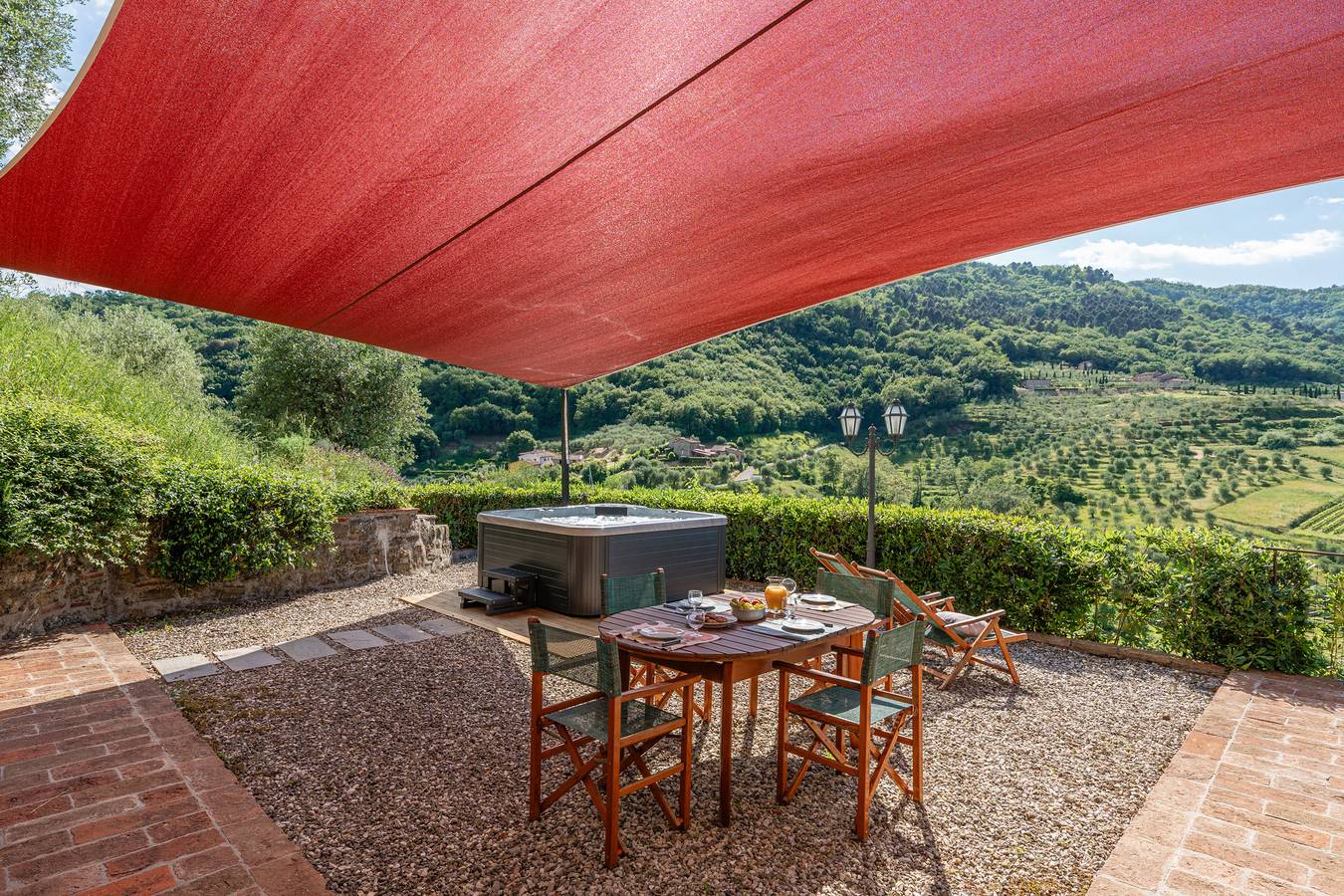 Ferienhaus 'Il Mammolino - E Jacuzzi' mit privatem Garten, Wi-Fi und Klimaanlage in Lucca Provinz