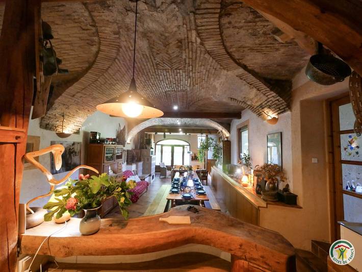 Gîte pour 9 personnes, avec sauna ainsi que jacuzzi et jardin